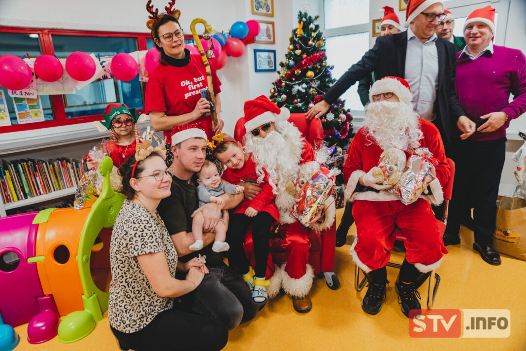 Święty Mikołaj u małych pacjentów szpitala w Sandomierzu