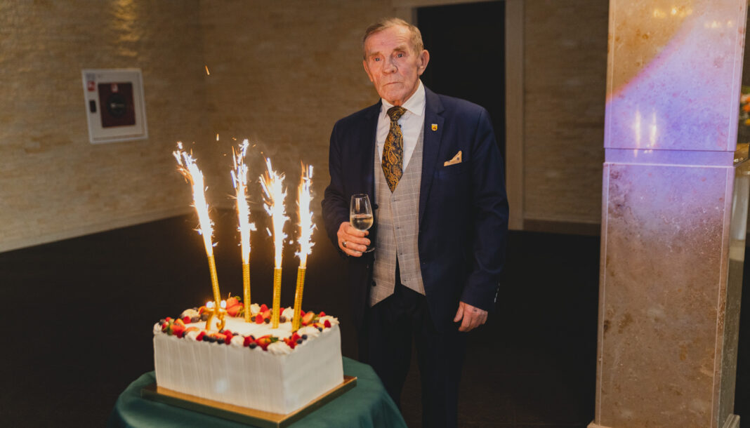 Radny senior Ożarowa Zenon Kwieciński świętował 75. urodziny. Dopisało wielu znamienitych gości