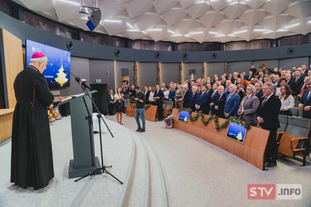 Posłowie, samorządowcy i dziennikarze na świątecznym spotkaniu u wojewody