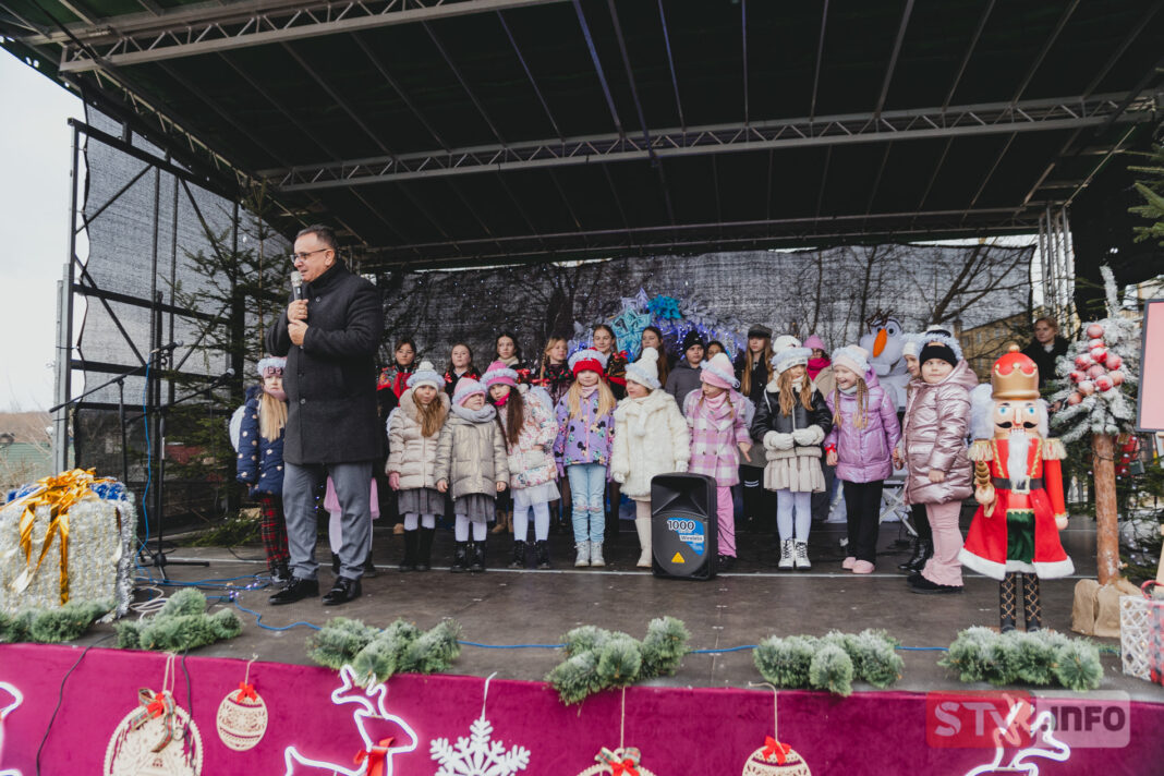 Jarmark Bożonarodzeniowy w Iwaniskach. Było radośnie, pysznie i kolorowo