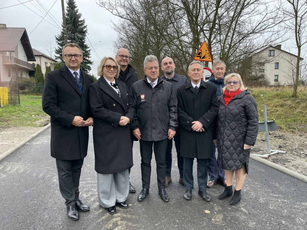 Po 20 latach doczekali się remontu. Gołębicka i Topolowa w Sandomierzu wreszcie odnowione