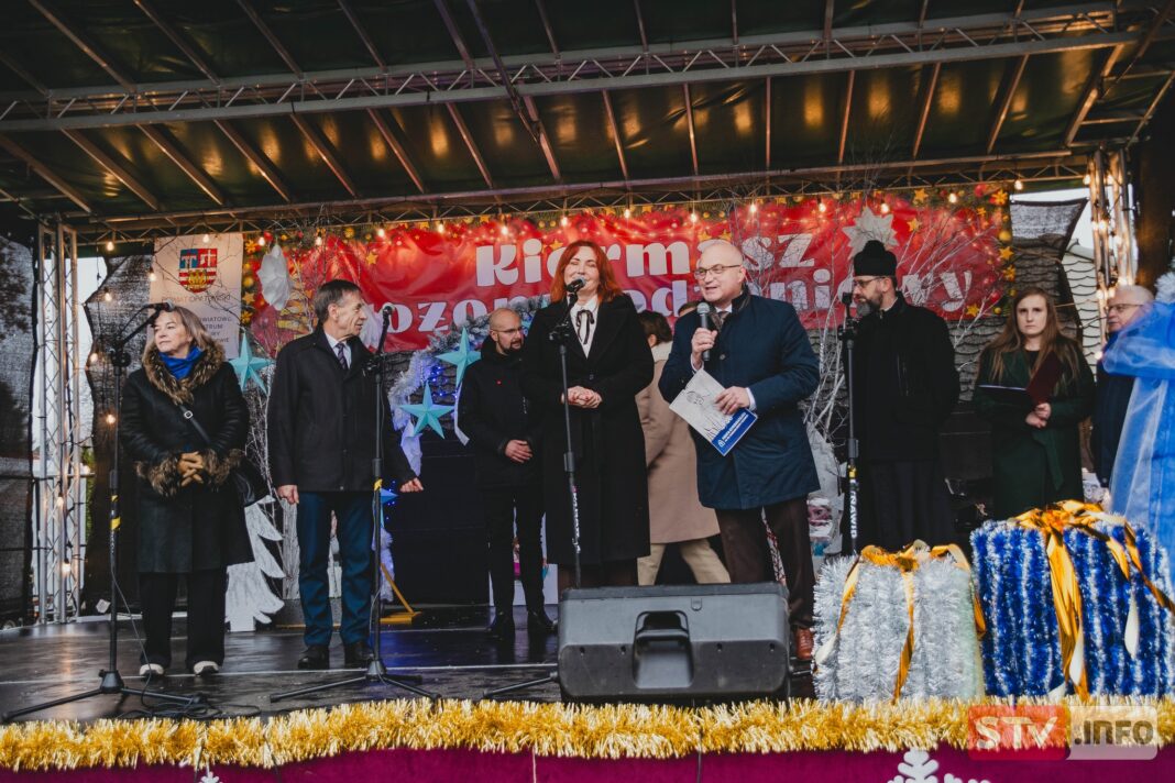 Tłumy na kiermaszu w Opatowie. Kulinarno – stroikowy zawrót głowy