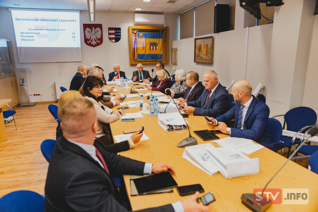 Rekordowy budżet powiatu sandomierskiego na 2026 rok. Zielone światło dla inwestycji za 80 mln zł