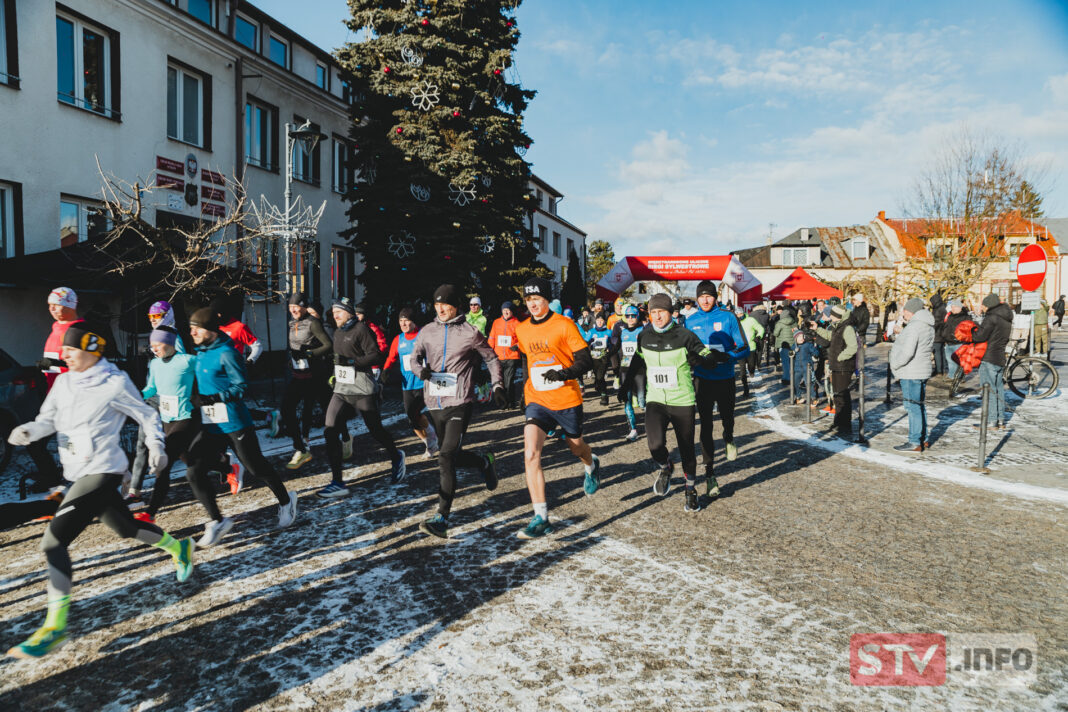 44. Biegi Sylwestrowe w Szydłowie. Sport zwyciężył z mrozem i wiatrem