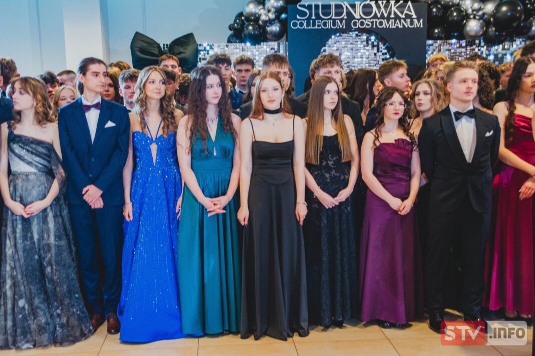 STUDNIÓWKA: I Liceum Ogólnokształcące Collegium Gostomianum w Sandomierzu