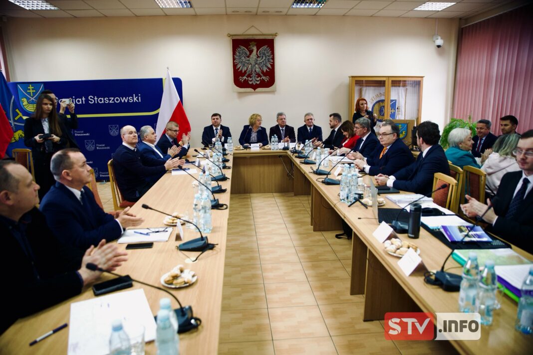 Koleją z Kielc do Staszowa i Połańca. Na początek cztery pary pociągów