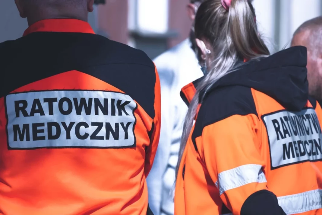 SANDOMIERZ: Pacjent zaatakował ratownika pogotowia i dwóch policjantów