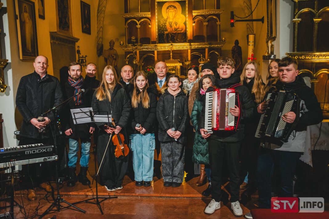Wyjątkowy koncert w kościele. Kolędowanie we Włostowie.