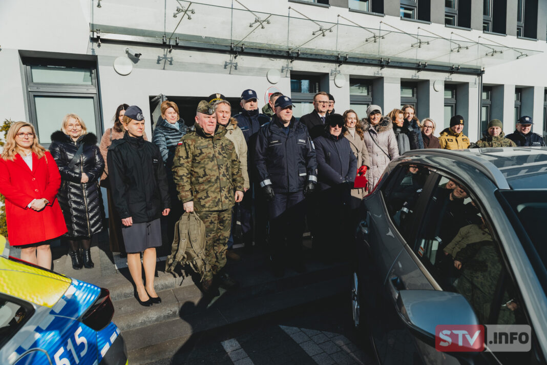 Nowe radiowozy dla sandomierskiej policji. Zakup wsparły samorządy