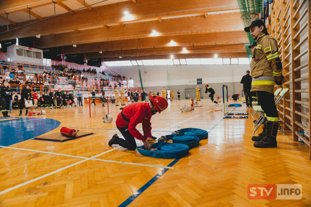 Druhny z MDP Skotniki i druhowie z MDP Bogoria Skotnicka najlepsi w powiecie. Emocje w hali przy Patkowskiego w Sandomierzu