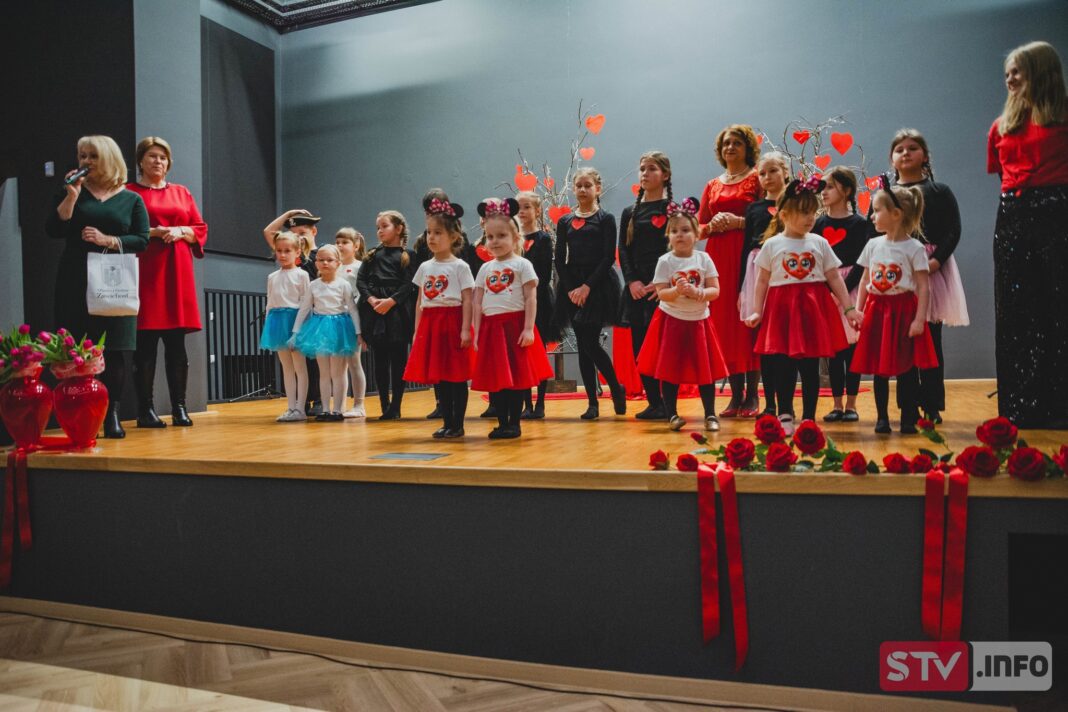 Wyjątkowy koncert w Zawichoście. Były tańce, popisy wokalne i instrumentalne