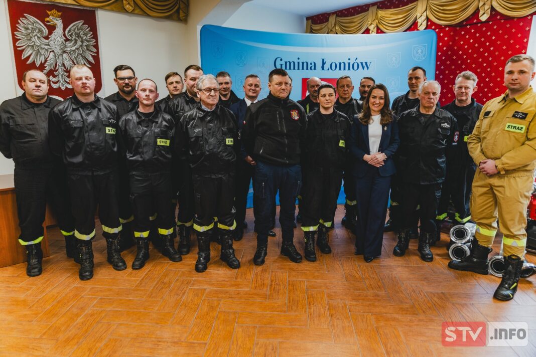OSP z gminy Łoniów dosprzętowione. Wyposażenie trafiło do remiz