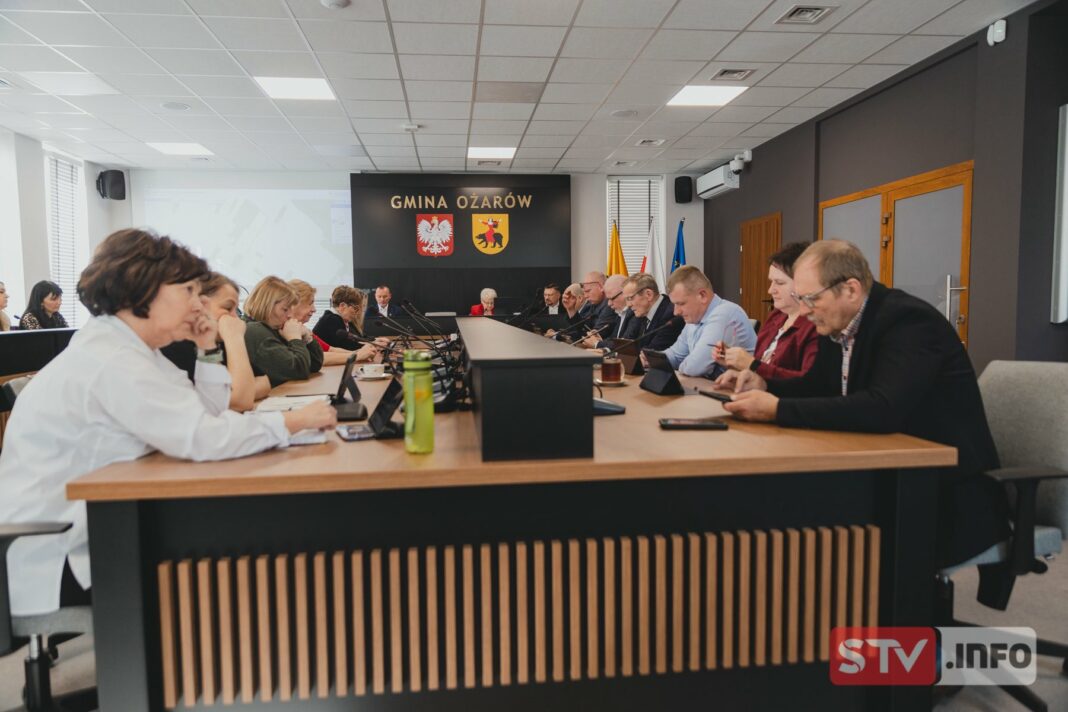 Zamknięta sesja, mieszkańcy bez głosu. Czy zmiana statutu usprawni obrady i ostudzi emocje?