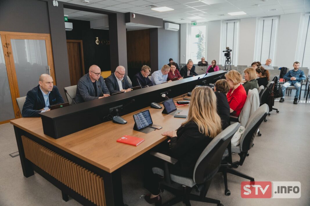 Pływalnia Neptun pod lupą radnych. Mieszkańcy pytają o rosnące zatrudnienie