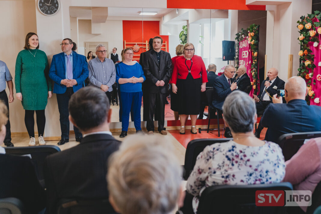 Kwiaty i wzruszenia w Powiatowym ŚDS. Tak świętowano Dzień Kobiet