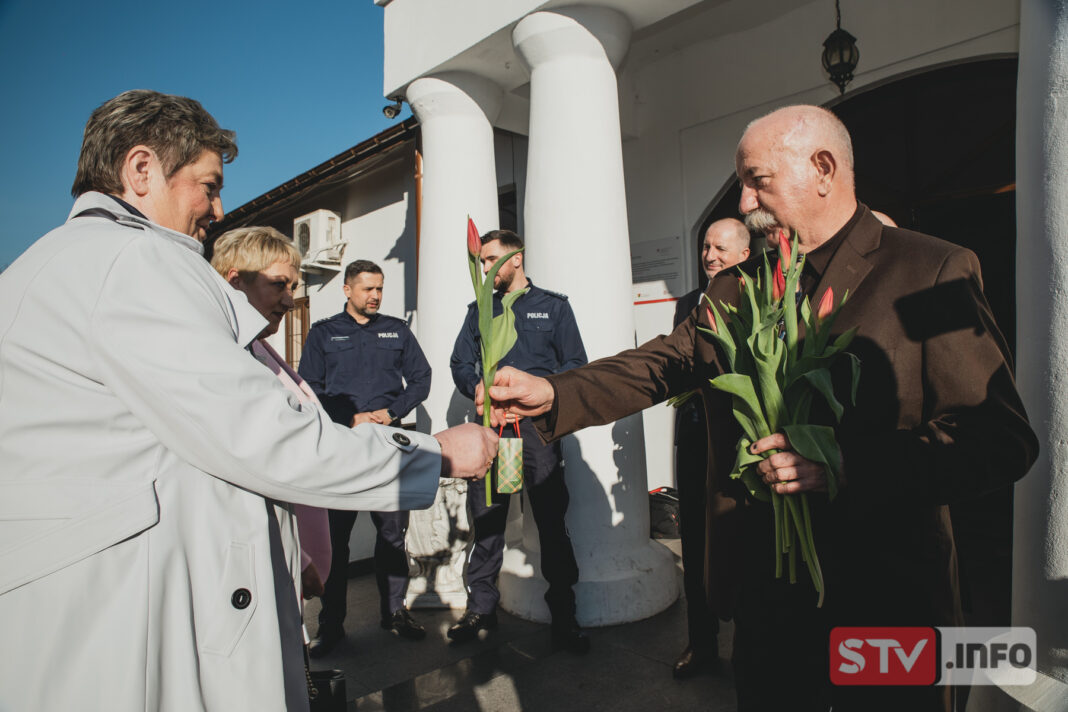 Święto kobiet w Lipniku. Kwiaty i artystyczna uczta dla pań