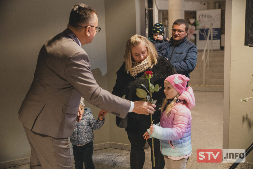 Dzień Kobiet na Zamku Krzyżtopór. Panie z gminy Iwaniska świętowały z uśmiechem Dzień Kobiet na Zamku Krzyżtopór. Panie z gminy Iwaniska świętowały z uśmiechem