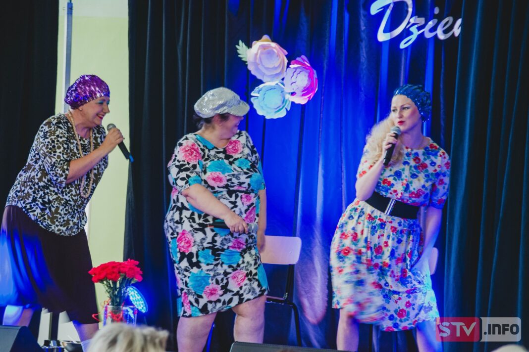 Wyjątkowy Dzień Kobiet w Szydłowie. „Moherowe Berety” dały czadu Wyjątkowy Dzień Kobiet w Szydłowie. „Moherowe Berety” dały czadu