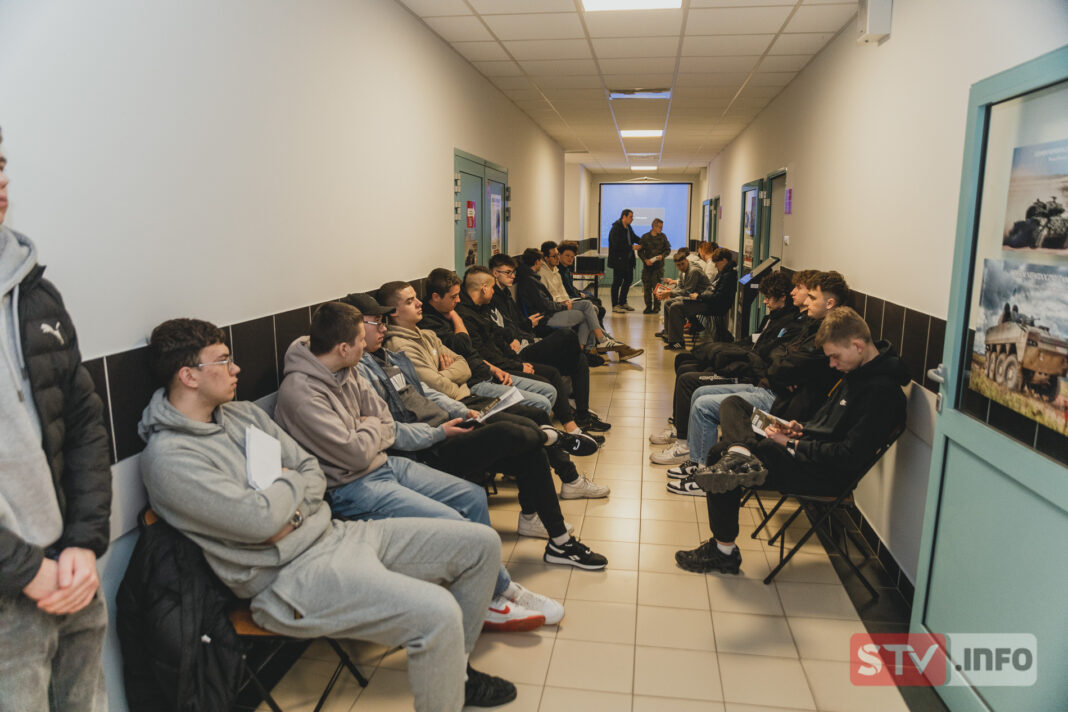 Rozpoczęła się kwalifikacja wojskowa w powiecie staszowskim. To nie pobór, podkreślają wojskowi Rozpoczęła się kwalifikacja wojskowa w powiecie staszowskim. To nie pobór, podkreślają wojskowi