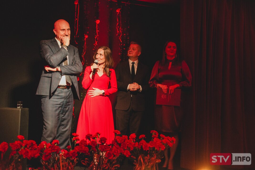 Wyjątkowe święto pań w Łoniowie. Koncert, kwiaty i upominki Wyjątkowe święto pań w Łoniowie. Koncert, kwiaty i upominki