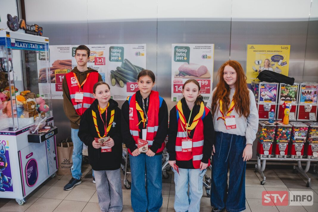 Sandomierski Caritas przygotuje dla ubogich świąteczne paczki. Żywność zbierało pond 700 wolontariuszy Sandomierski Caritas przygotuje dla ubogich świąteczne paczki. Żywność zbierało pond 700 wolontariuszy