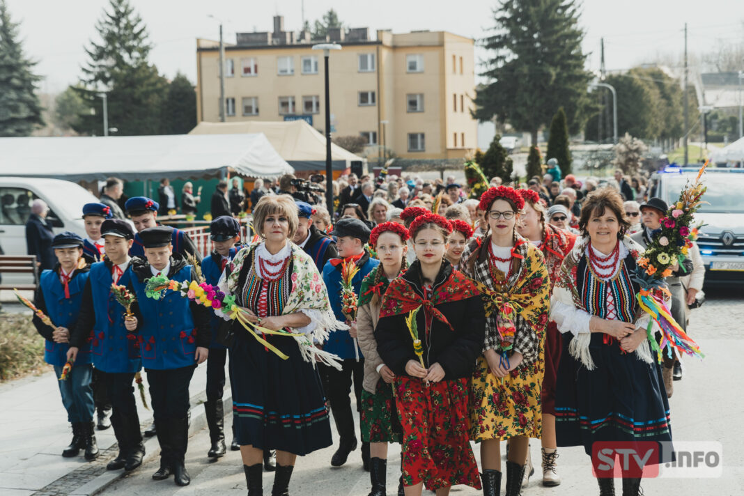 Własnoręczne palmy i domowy zakwas. Ożarowianie pielęgnują wielkanocne zwyczaje Własnoręczne palmy i domowy zakwas. Ożarowianie pielęgnują wielkanocne zwyczaje