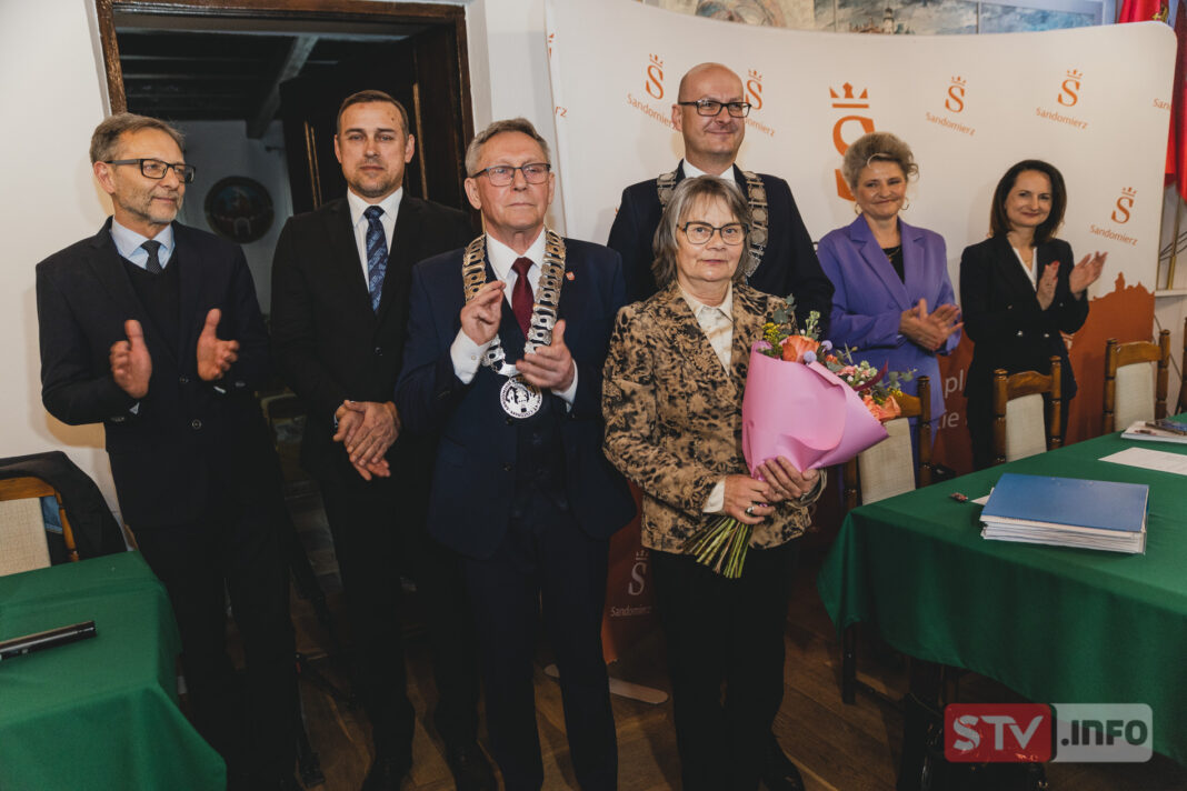 Władze Sandomierza uhonorowały osoby promujące miasto Władze Sandomierza uhonorowały osoby promujące miasto