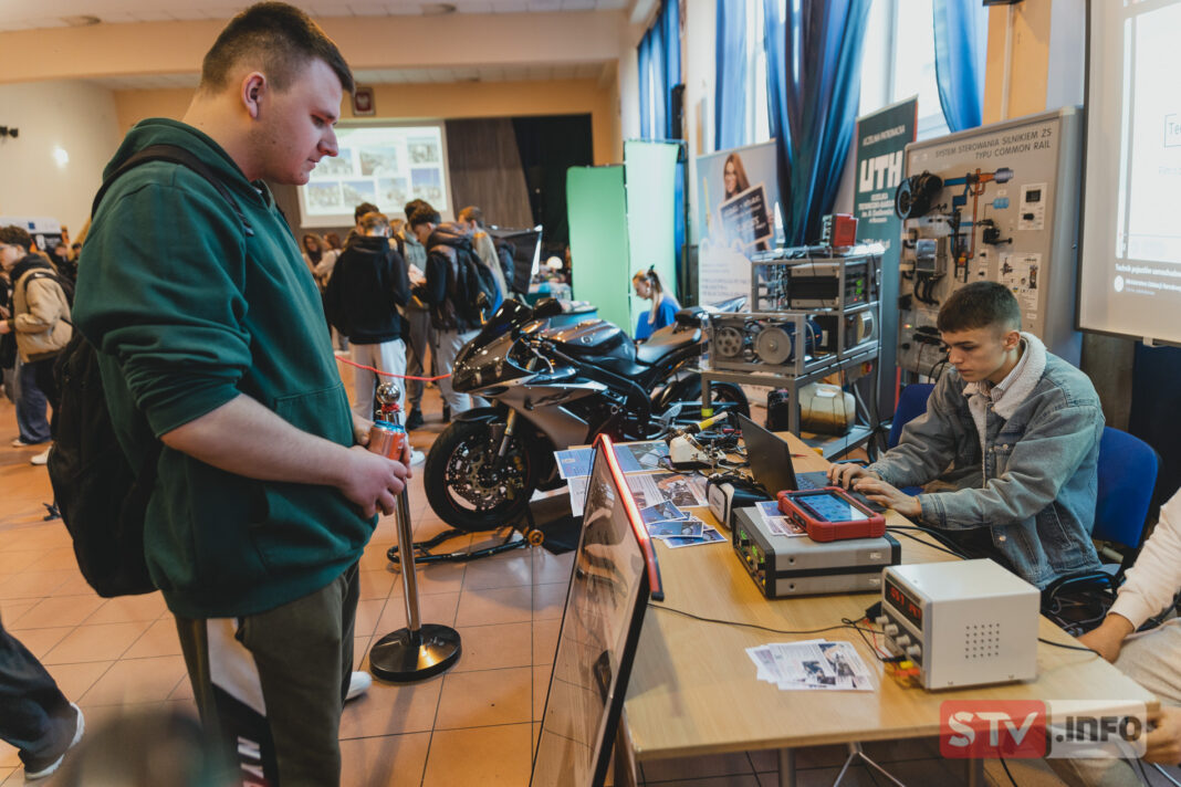 Dzień otwarty „Staszica” w Staszowie. Ósmoklasiści poznali kierunki i nowe możliwości szkoły Dzień otwarty „Staszica” w Staszowie. Ósmoklasiści poznali kierunki i nowe możliwości szkoły