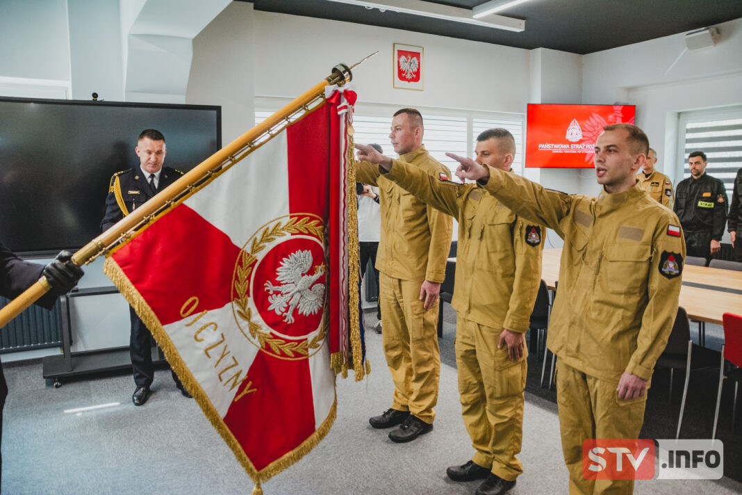 Nowi strażacy złożyli ślubowanie. W Sandomierzu rośnie kolejne pokolenie bohaterów Nowi strażacy złożyli ślubowanie. W Sandomierzu rośnie kolejne pokolenie bohaterów