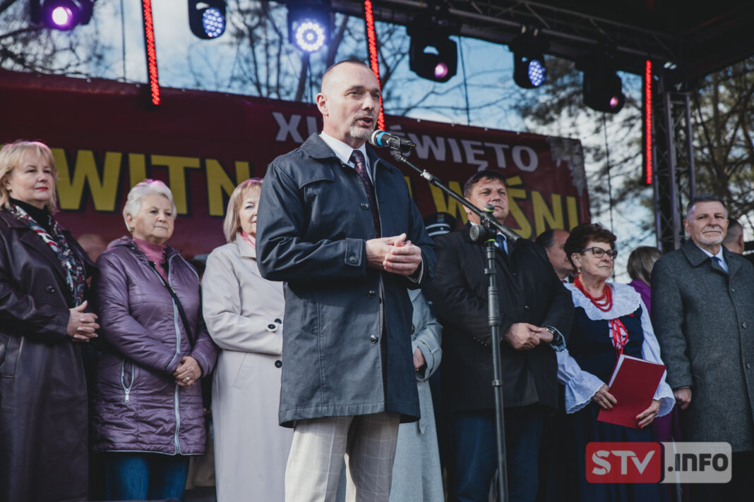 XIX Święto Kwitnącej Wiśni w Nowe w gminie Ożarów XIX Święto Kwitnącej Wiśni w Nowe w gminie Ożarów