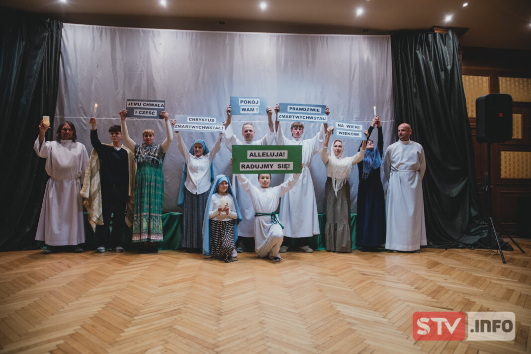 Teatr cieni poruszył mieszkańców. Wyjątkowe Misterium w Dwikozach Teatr cieni poruszył mieszkańców. Wyjątkowe Misterium w Dwikozach