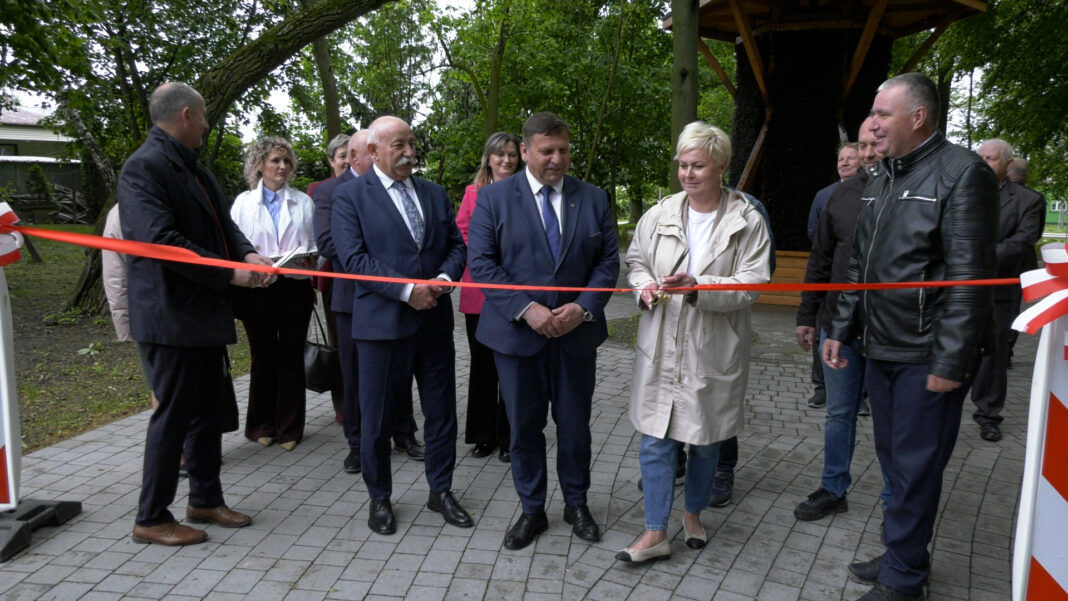 Włostów odzyskał zielone serce. Zabytkowy park po rewitalizacji znów tętni życiem Włostów odzyskał zielone serce. Zabytkowy park po rewitalizacji znów tętni życiem