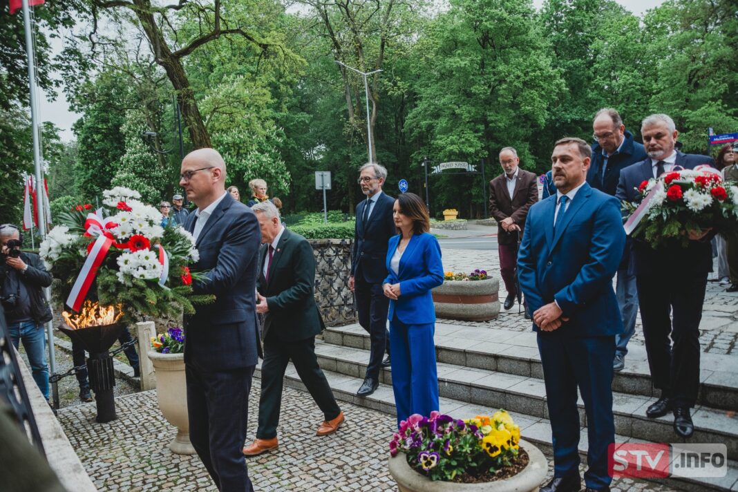 Sandomierz upamiętnił Narodowy Dzień Zwycięstwa i 81. rocznicę zakończenia II wojny światowej w Europie Sandomierz upamiętnił Narodowy Dzień Zwycięstwa i 81. rocznicę zakończenia II wojny światowej w Europie
