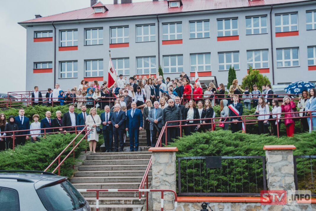 Szkoła w Sulisławicach świętowała. To była wyjątkowa lekcja dla pokoleń Szkoła w Sulisławicach świętowała. To była wyjątkowa lekcja dla pokoleń