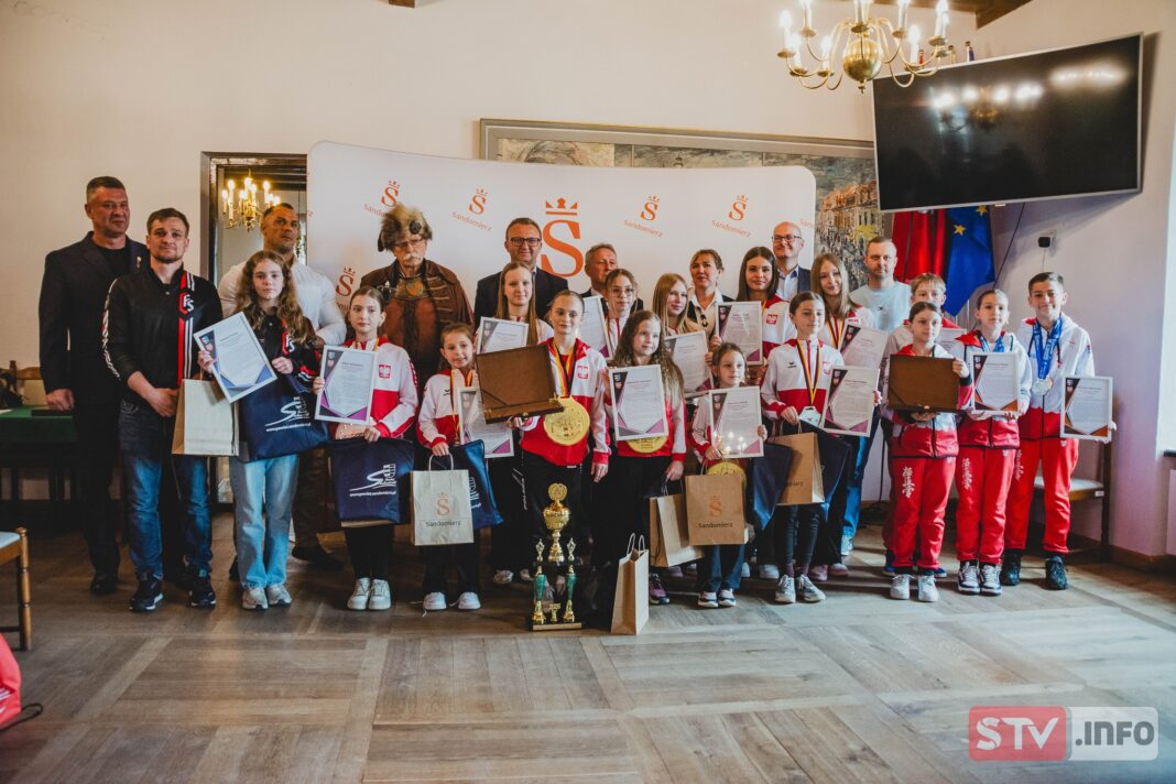 Zdobywają medale, promują Sandomierz. Podziękowania od samorządów Zdobywają medale, promują Sandomierz. Podziękowania od samorządów