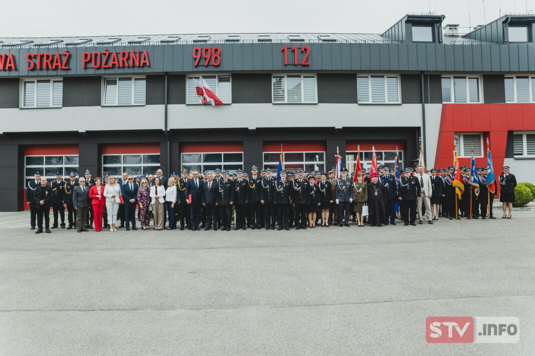 Strażacy świętowali w Sandomierzu. Odznaczenia, awanse i słowa uznania podczas Powiatowego Dnia Strażaka Strażacy świętowali w Sandomierzu. Odznaczenia, awanse i słowa uznania podczas Powiatowego Dnia Strażaka
