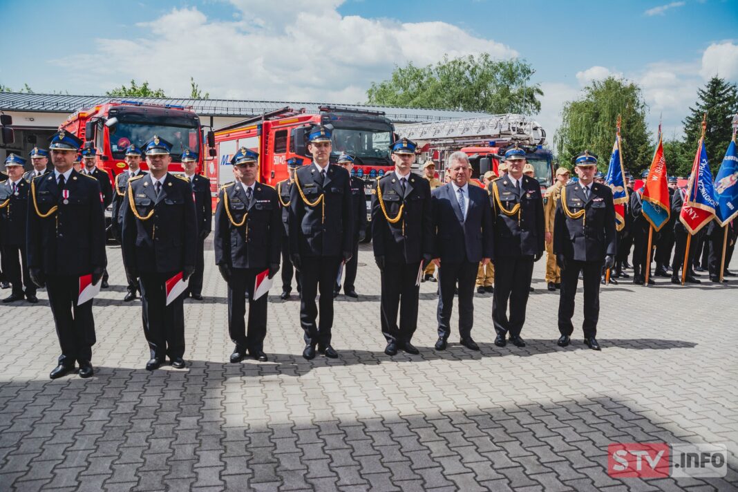 Strażacy świętowali w Staszowie. Awanse, podziękowania i życzenia Strażacy świętowali w Staszowie. Awanse, podziękowania i życzenia