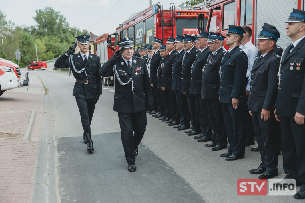 Gminny Dzień Strażaka w Kłodzie. Hołd dla druhów OSP i wyróżnienia za służbę mieszkańcom Rytwian Gminny Dzień Strażaka w Kłodzie. Hołd dla druhów OSP i wyróżnienia za służbę mieszkańcom Rytwian