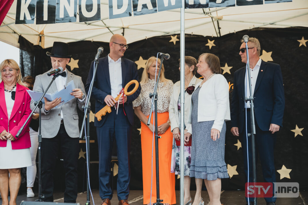 Senioralia w Sandomierzu pod hasłem „Kino dawnych lat”. Święto pełne muzyki i wspomnień Senioralia w Sandomierzu pod hasłem „Kino dawnych lat”. Święto pełne muzyki i wspomnień