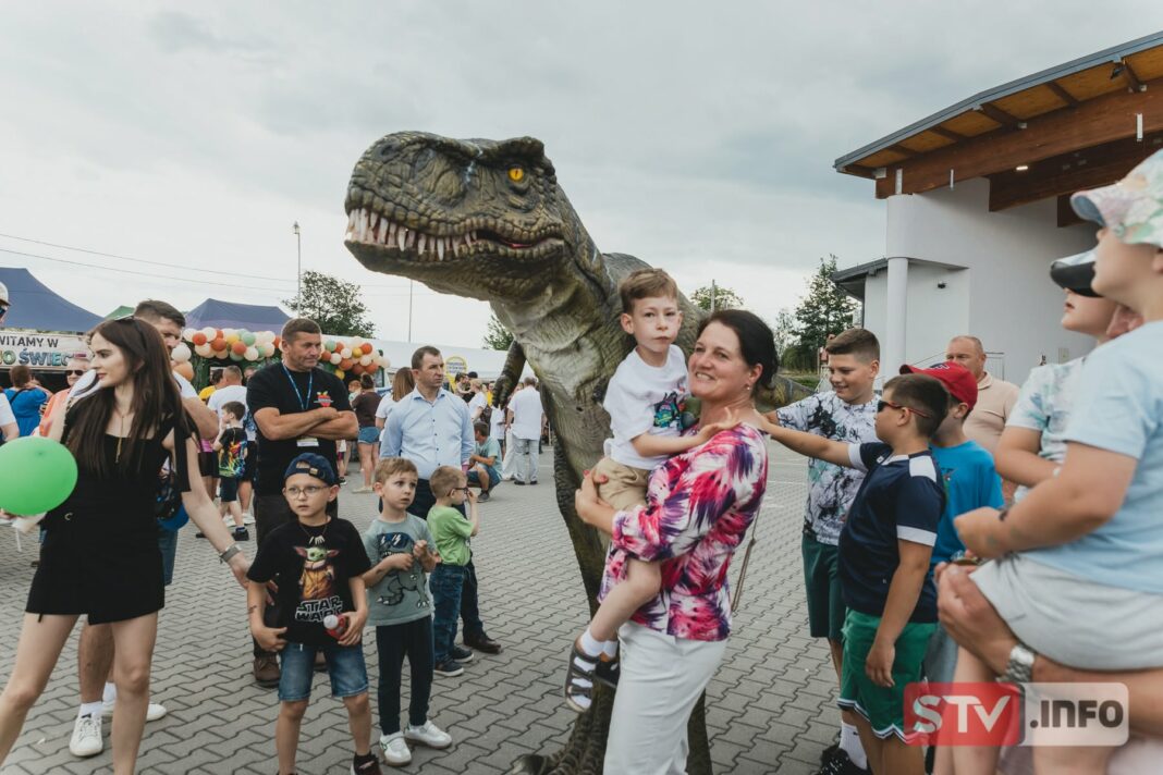 Inwazja dinozaurów w Obrazowie. Imponujący Dzień Dziecka na złoty medal Inwazja dinozaurów w Obrazowie. Imponujący Dzień Dziecka na złoty medal
