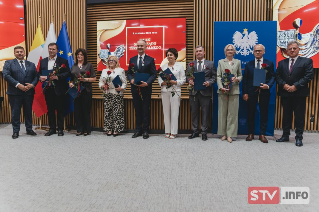 Laury i odznaczenia dla samorządowców. Wojewódzka gala w Kielcach Laury i odznaczenia dla samorządowców. Wojewódzka gala w Kielcach