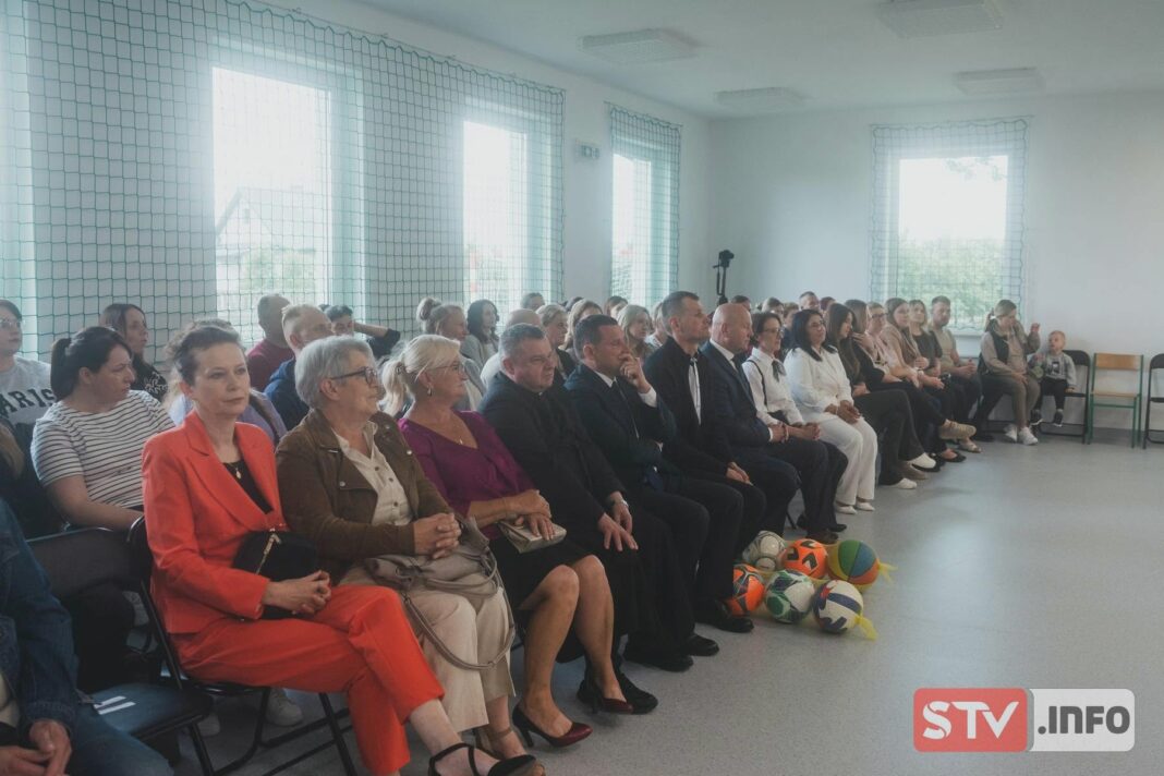 Nowa sala gimnastyczna dla uczniów z Goźlic. Dzień rodziny w pięknej atmosferze Nowa sala gimnastyczna dla uczniów z Goźlic. Dzień rodziny w pięknej atmosferze