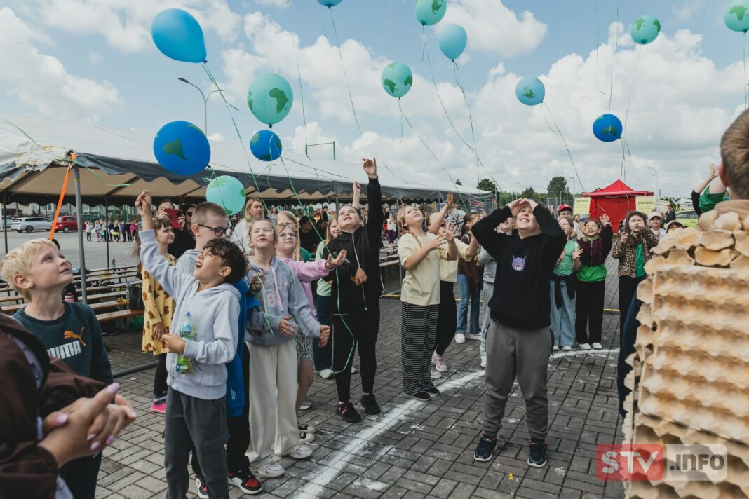 Ekologiczny happening po raz czwarty w Ożarowie Ekologiczny happening po raz czwarty w Ożarowie