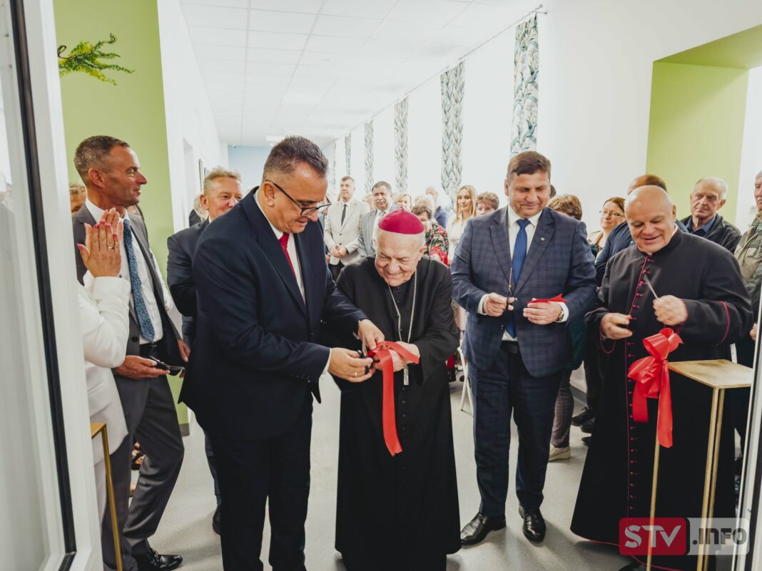Nowy DPS otwarto w Wygiełzowie. To odpowiedź na potrzeby społeczne i nowe miejsca pracy Nowy DPS otwarto w Wygiełzowie. To odpowiedź na potrzeby społeczne i nowe miejsca pracy