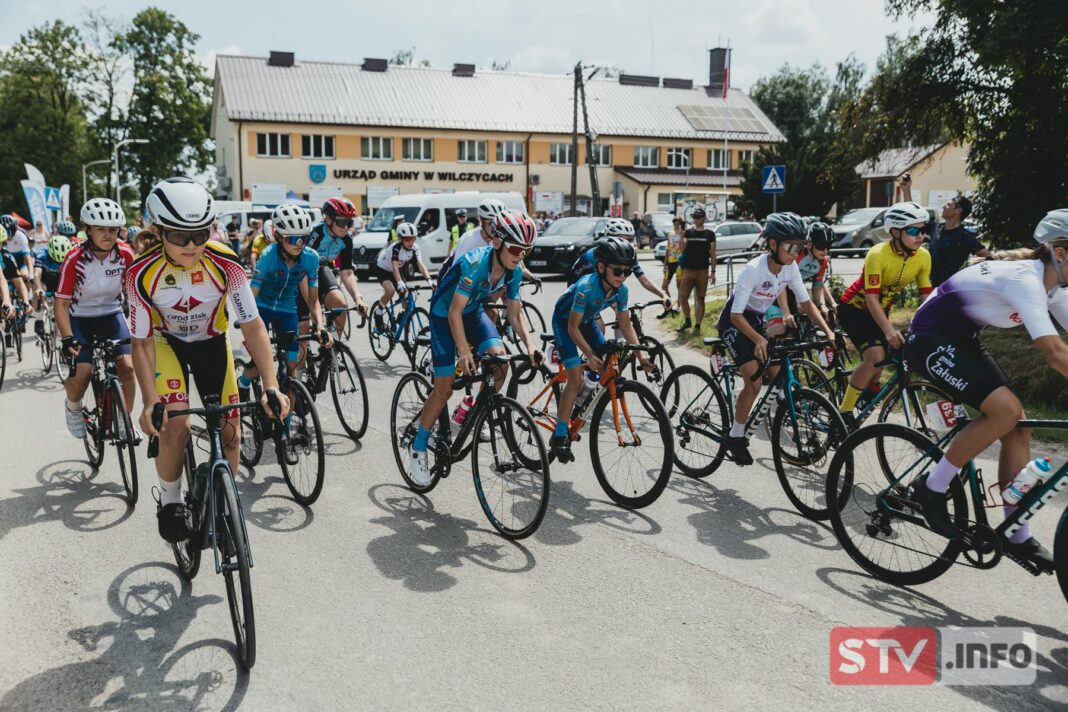 Wyścig kolarski w Wilczycach. Rywalizowało blisko stu uczestników w różnym wieku Wyścig kolarski w Wilczycach. Rywalizowało blisko stu uczestników w różnym wieku