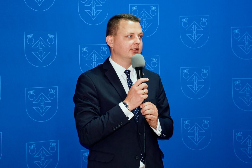 Absolutorium dla Adriana Wołosa. Wójt Samborca z poparciem radnych Absolutorium dla Adriana Wołosa. Wójt Samborca z poparciem radnych