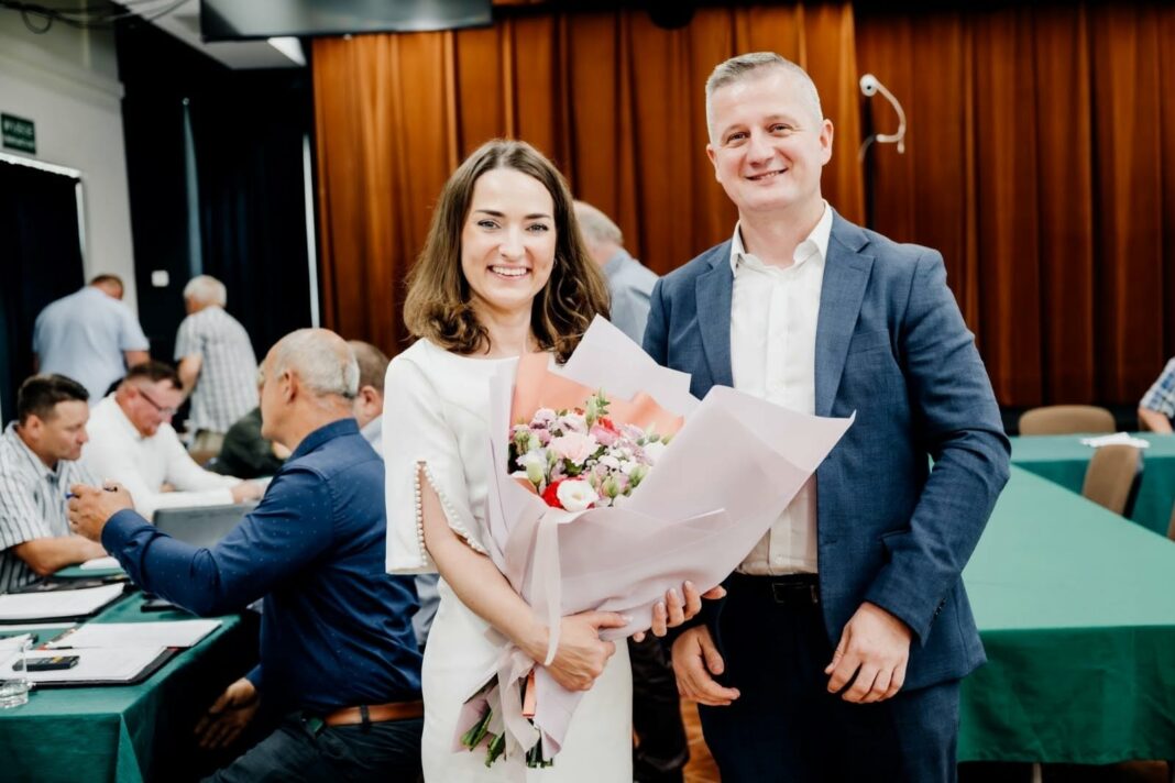 Martyna Pawłowska, wójt gminy Łoniów z jednogłośnym poparciem radnych Martyna Pawłowska, wójt gminy Łoniów z jednogłośnym poparciem radnych