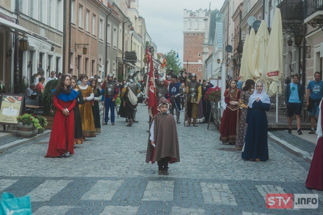Wielkie święto historii w Sandomierzu. Jubileuszowy turniej i Jarmark Jagielloński przyciągnęły miłośników historii Wielkie święto historii w Sandomierzu. Jubileuszowy turniej i Jarmark Jagielloński przyciągnęły miłośników historii