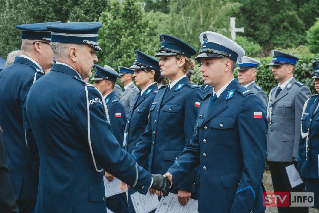 Awanse i gratulacje. Staszowscy policjanci świętowali w Rytwianach Awanse i gratulacje. Staszowscy policjanci świętowali w Rytwianach