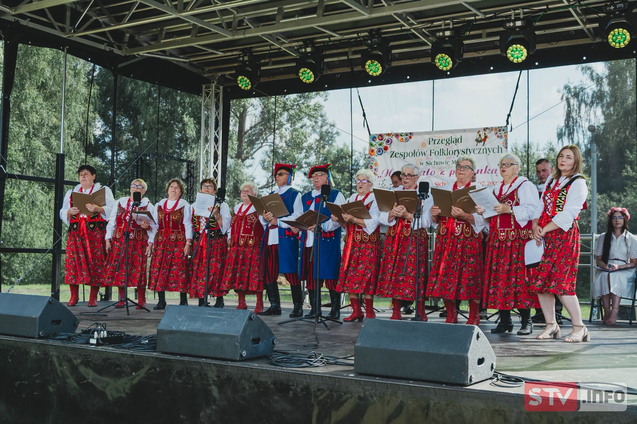 Przegląd Zespołów Folklorystycznych "Nasze lato z piosenką" w Sichowie Małym | STV.INFO